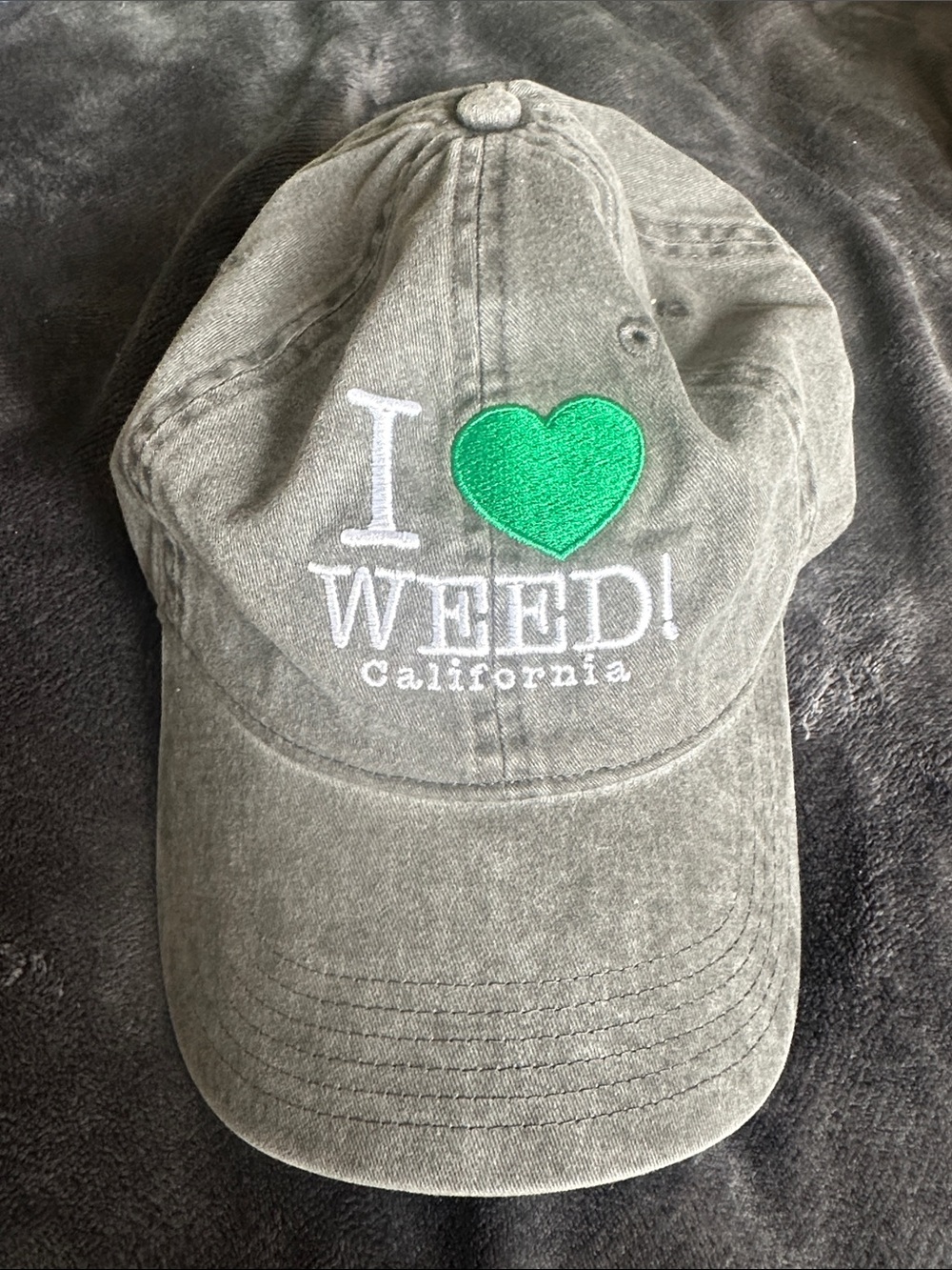 OTTO Gray Baseball Cap with Green Heart "I ♥ WEED! California"